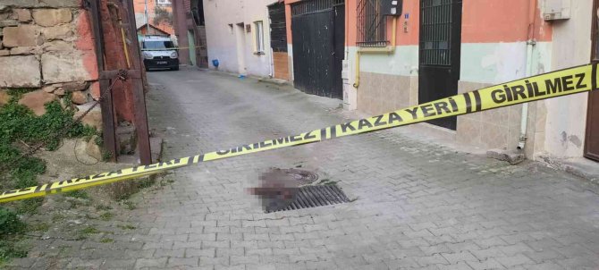 Kocaeli’de Eşi Tarafından Bıçaklanan Kadın Hayatını Kaybetti