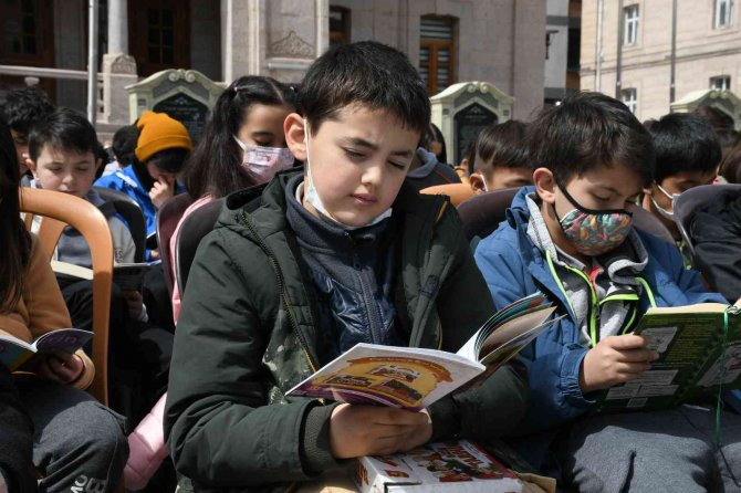Kütüphanede Hayat Var Projesine Aksaray’dan Anlamlı Destek