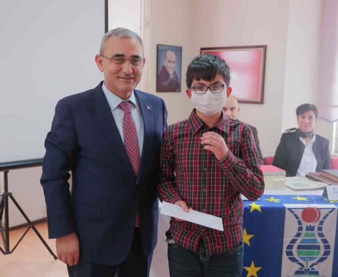 En Çok Kitap Okuyan Öğrenciler Ödüllendirildi