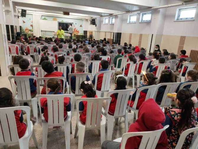 Kütahya Polisinden Öğrencilere Temel Trafik Eğitimi