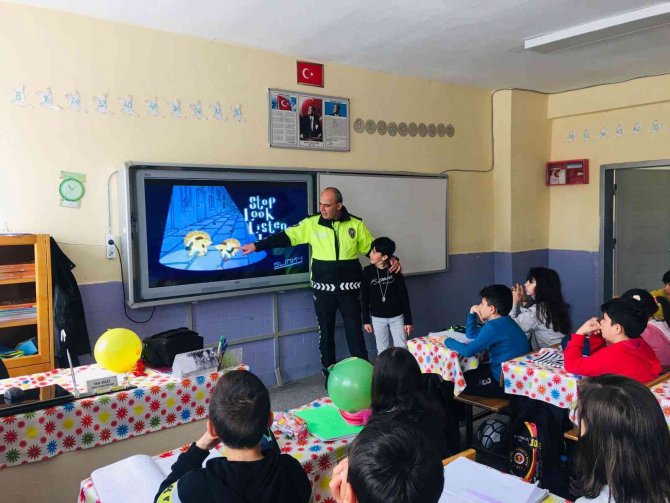 Kütahya Polisinden Öğrencilere Temel Trafik Eğitimi