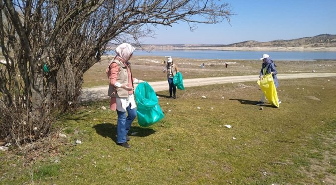 Kütahya Porsuk Barajı Kenarında Atık Toplama Etkinliği
