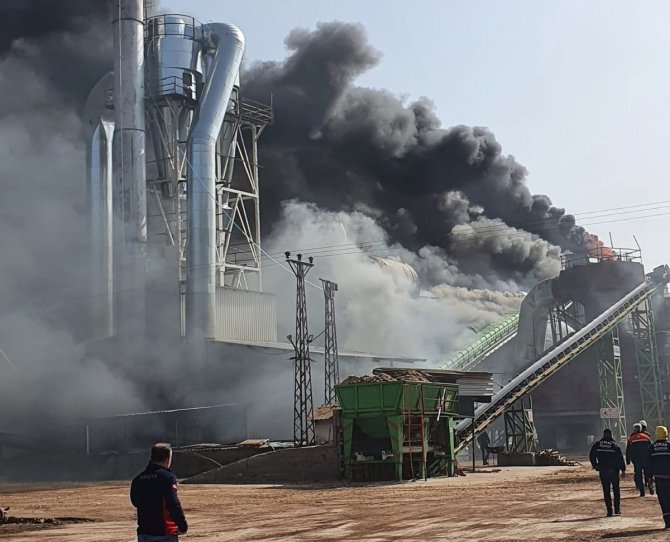Simav’da Orman Ürünleri Fabrikasında Korkutan Yangın