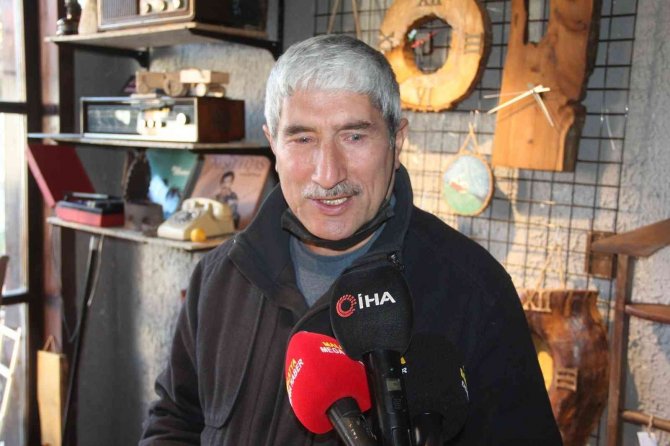 Yaklaşık Yarım Asırdır Ağaçlara Şekil Vererek Geçimini Sağlıyor