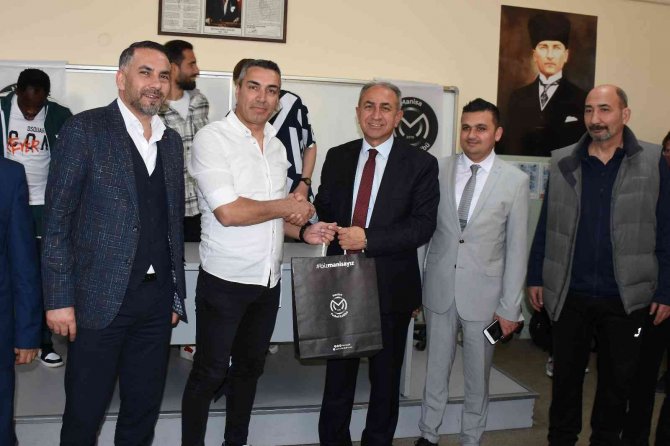Manisa Fk’lı Futbolcular Şehzadeler Gediz Anadolu Lisesi Öğrencileriyle Buluştu