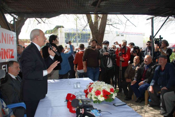 Kılıçdaroğlu, Manisa’nın İlçelerinde Halkla Buluştu