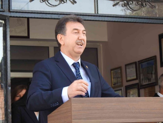 Manisa Açık Ceza İ̇nfaz Kurumu’ndan Kardeş Okula Kütüphane Ve Teknik Destek Yardımı