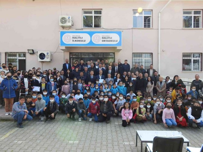 Manisa Açık Ceza İ̇nfaz Kurumu’ndan Kardeş Okula Kütüphane Ve Teknik Destek Yardımı