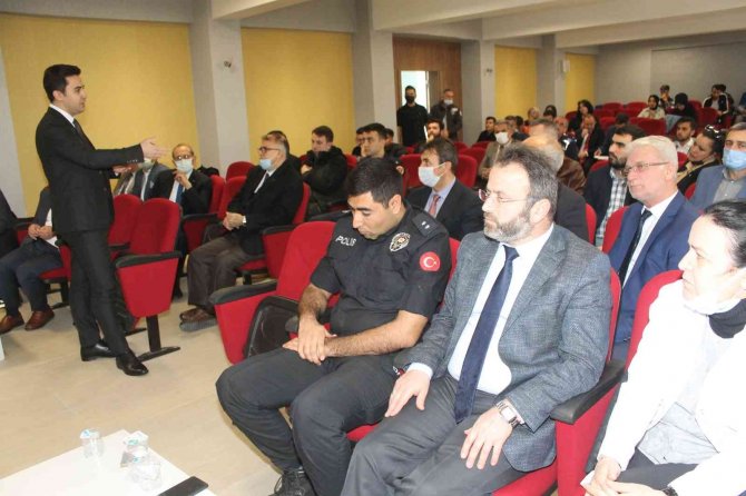 Manyas’ta Bağımlılıkla Mücadele Çalıştayı Yapıldı