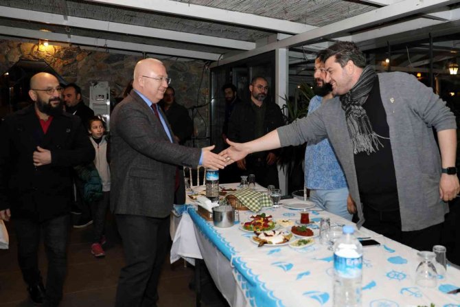 Başkan Gümüş Tiyatrocular İle Buluştu