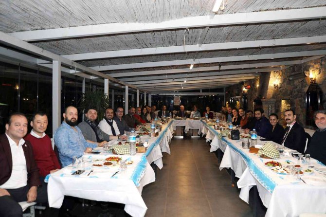 Başkan Gümüş Tiyatrocular İle Buluştu