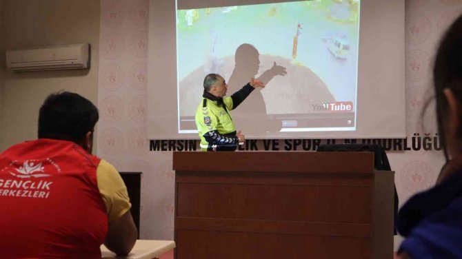 Mersin Gençlik Merkezi Personeline Trafik Eğitimi