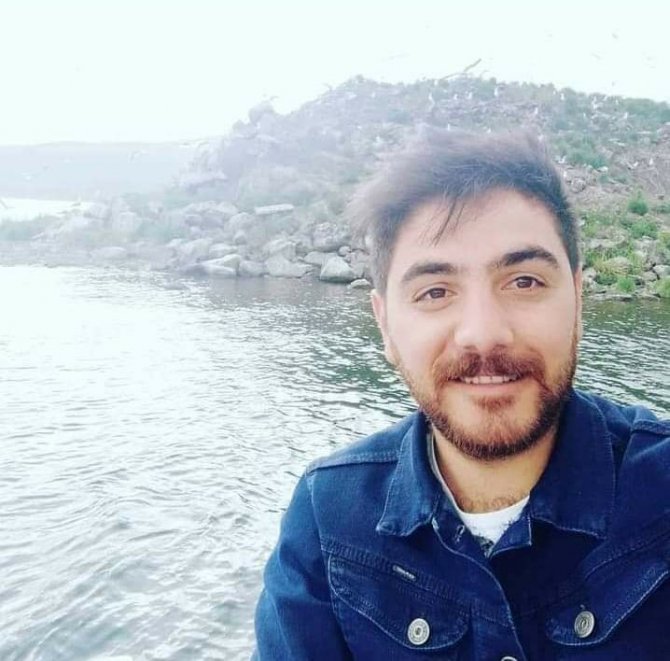 Okulda Asansöre Sıkışarak Hayatını Kaybeden Görevli Gözyaşlarıyla Toprağa Verildi