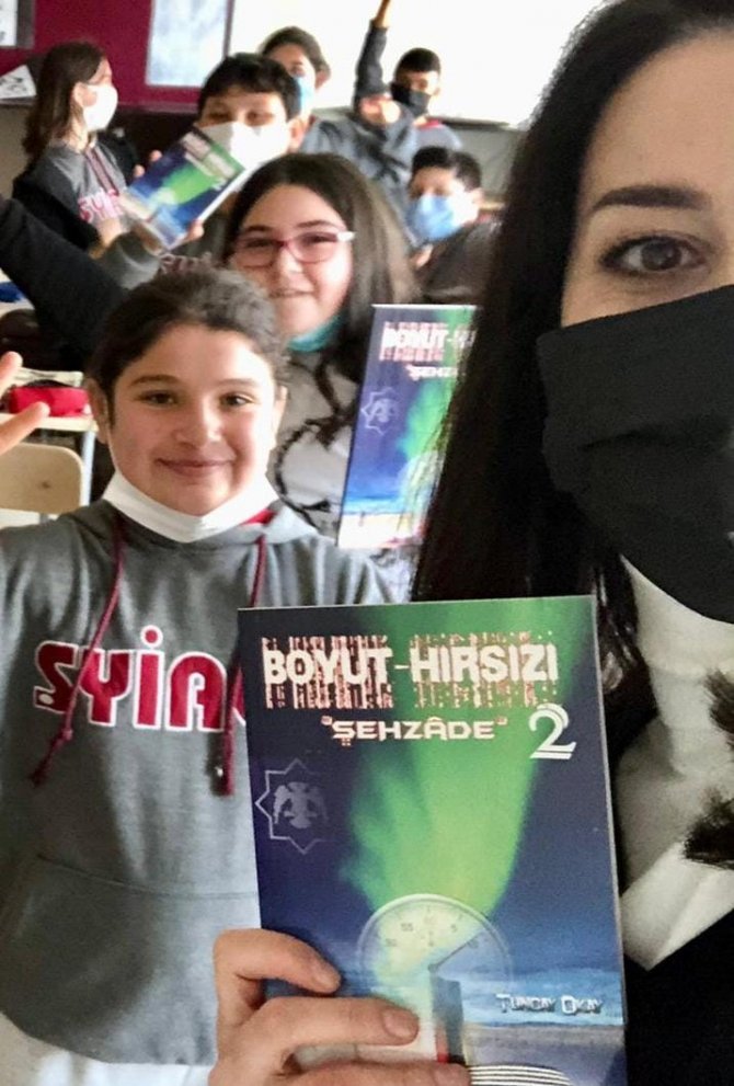 Öğretmen Yazardan Tarihi Fantastik Kitap