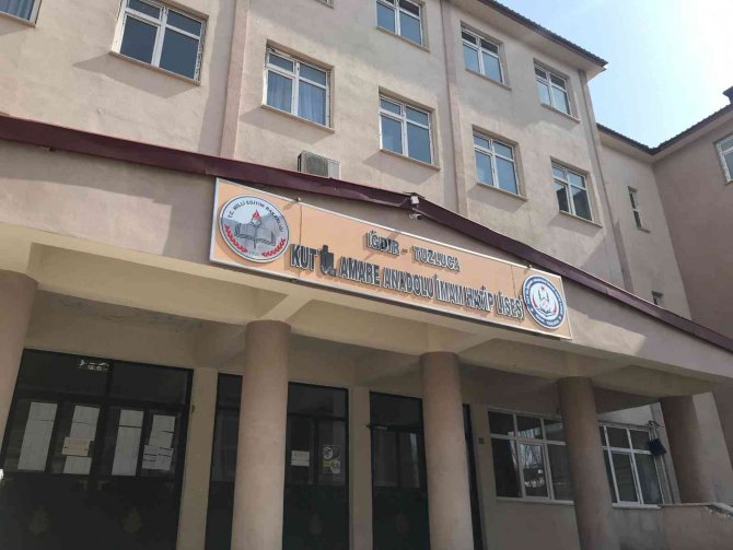 Okulda Asansöre Sıkışarak Hayatını Kaybeden Görevli Gözyaşlarıyla Toprağa Verildi
