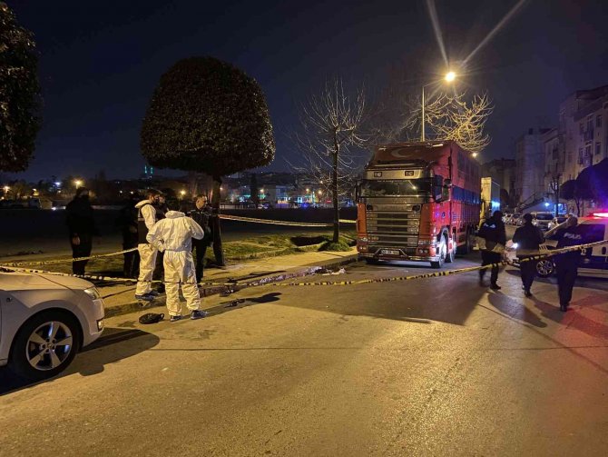 30.03.2022 Tarihinde Saat 03:14’te Servis Edilen "Bağcılar’da Dehşet: Sokak Ortasında Komşusunu Öldüren Şahıs, Evinde Eşini De Öldürdükten Sonra İntihar Etti" Haberinde Yer Alan Bazı Fotoğraflar, Sehven Yanlış Servis Edilmiş