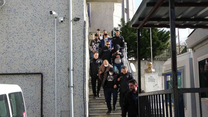 Kartal’da Silah Ve Bıçakların Kullanıldığı Kavganın Şüphelileri Adliyeye Sevk Edildi