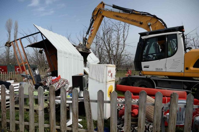 Osmangazi’de Kaçak Hobi Evi Yıkımları Sürüyor