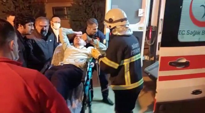 Siirt’te Duvardan Atlayan Gencin Koluna Demir Saplandı