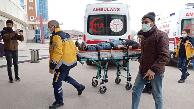 Güneş Enerjisi Paneli Onaran 3 İşçi Çatıdan Düştü