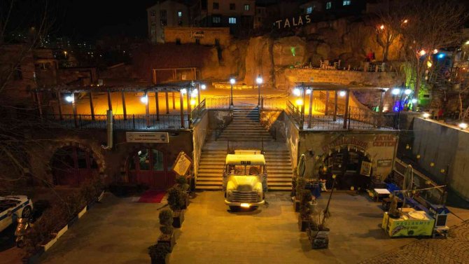 Talas’ın Tarihi Sokağı Işıl Işıl