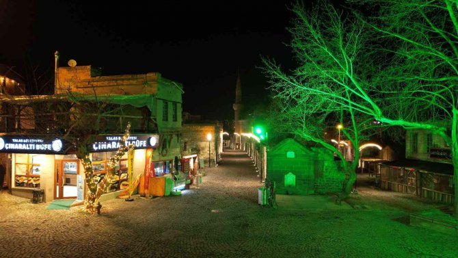 Talas’ın Tarihi Sokağı Işıl Işıl