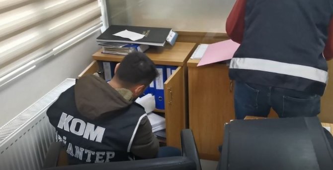 Rüşvet Alan Tapu Memuru İle Rüşvet Veren Bir Kişi Tutuklandı