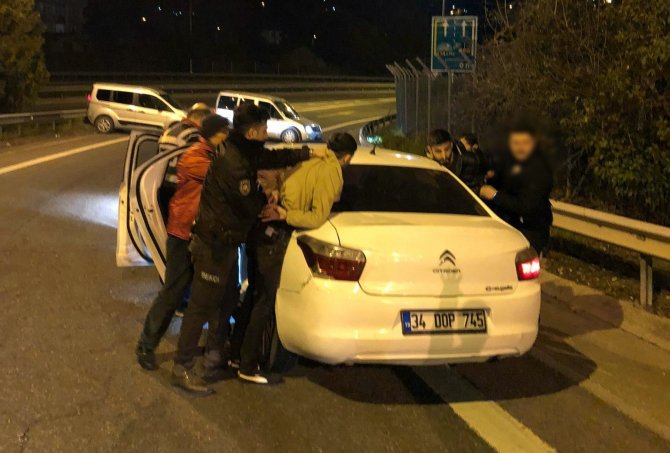 Tem Otoyolunda Araçlarında Kokainle Yakalanan 2 Şahıs Tutuklandı