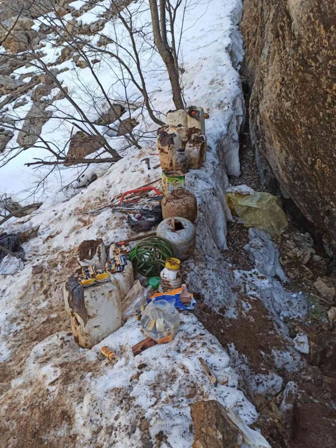 Tunceli’de Teröristlerin İnlerine Girildi