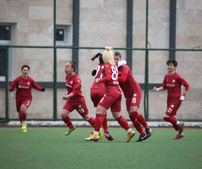 Turkcell Kadın Futbol Süper Ligi: Sivasspor: 2 - Trabzonspor: 0