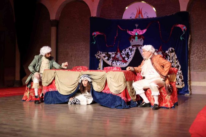 "Kiralık Budalası" Sahnelendi