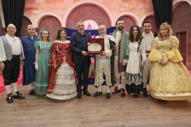 "Kiralık Budalası" Sahnelendi