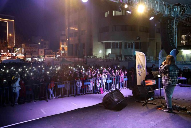 Shopping Fest, Şarkılar Ve Şiirlerle Sona Erdi