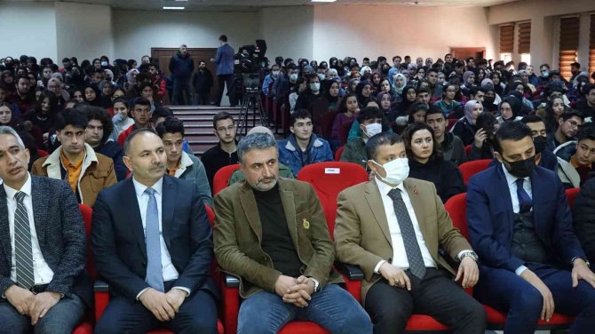 Yks’ye Hazırlanan Öğrencilere Seminer