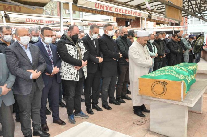 ’Zeytinci Ali Dayı’ Olarak Tanınan Ünyeli Esnaf, Son Yolculuğuna Uğurlandı