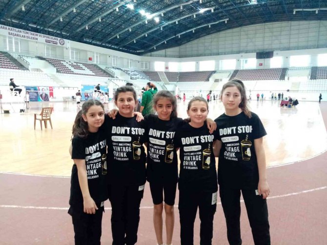 Spor Salonu Olmayan Öğrencilerden Türkiye Üçüncülüğü Başarısı