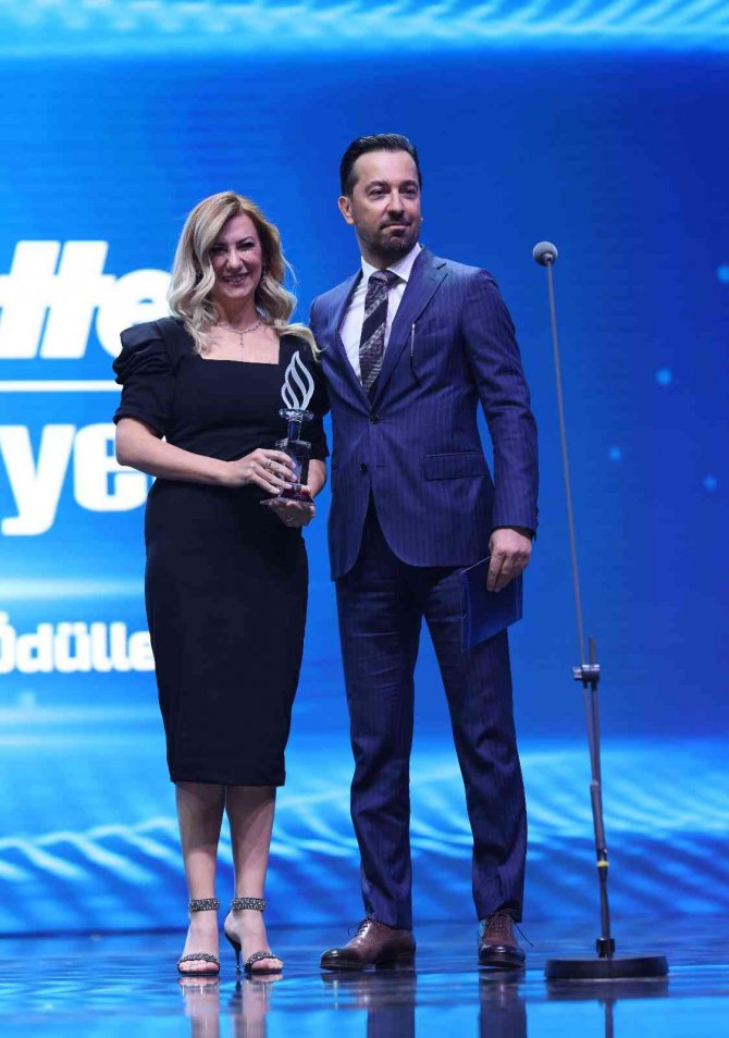 Mete Gazoz’a Çifte Ödül