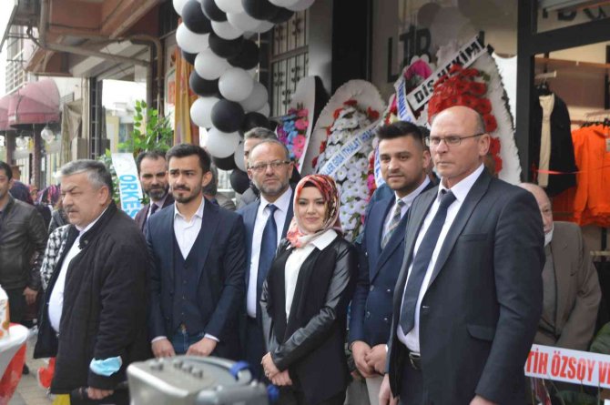 Ak Parti Ve Chp İlçe Başkanları Birlikte Kurdele Kesti