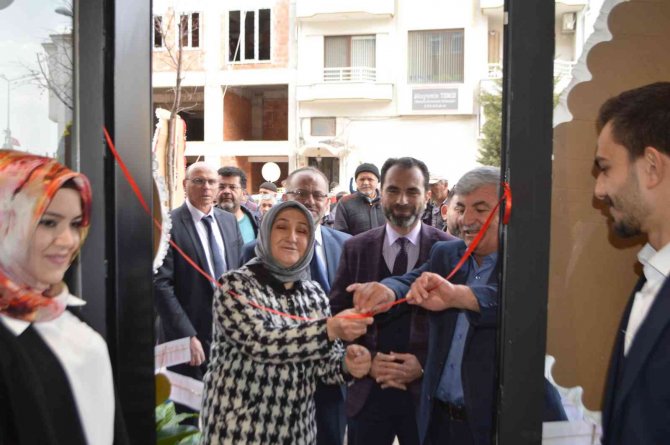 Ak Parti Ve Chp İlçe Başkanları Birlikte Kurdele Kesti
