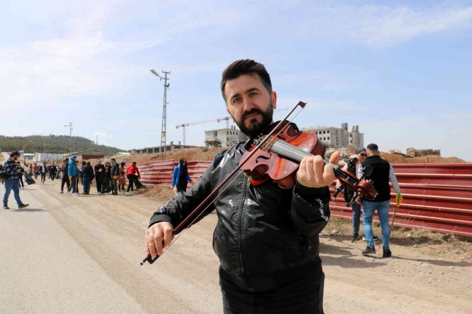 Keman Resitali Eşliğinde Bahar Temizliği
