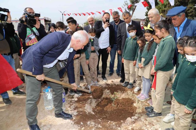 Başkan Gültak, ‘Her Çocuk Bir Fidan’ Etkinliğinde Çocuklarla Birlikte Fidan Dikti