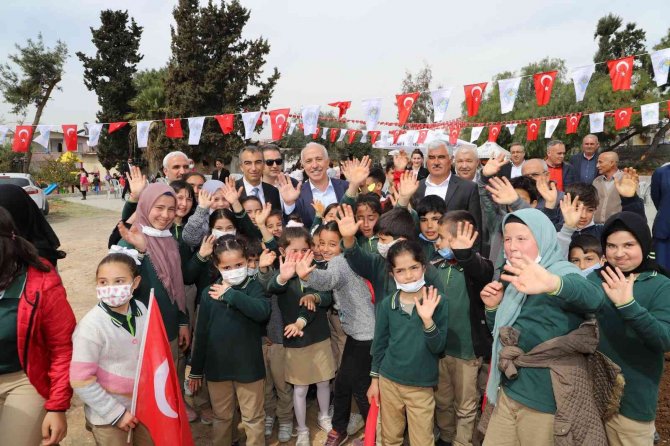 Başkan Gültak, ‘Her Çocuk Bir Fidan’ Etkinliğinde Çocuklarla Birlikte Fidan Dikti