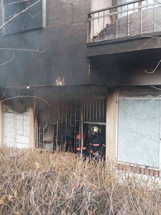 Başkent’te Depo Yangınında Alevler Göğe Yükseldi