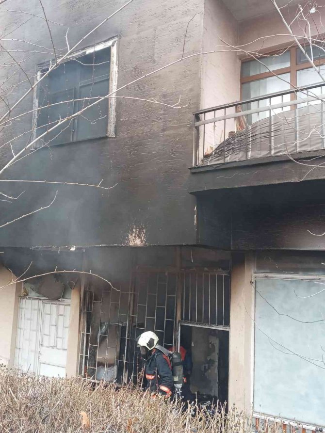 Başkent’te Depo Yangınında Alevler Göğe Yükseldi
