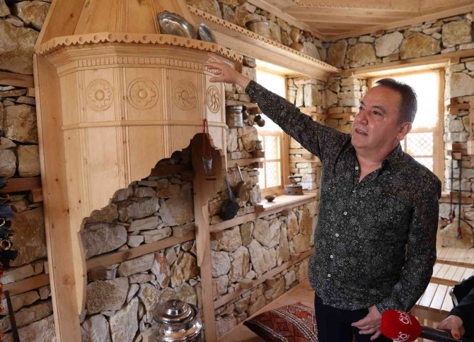 Başkan Böcek, Expo 2021 Hatay’da Antalya Bahçesi’ni Gezdi