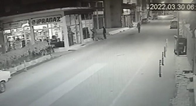 3 Farklı Yerden Hırsızlık Yaptılar Kameraya Yakalandılar