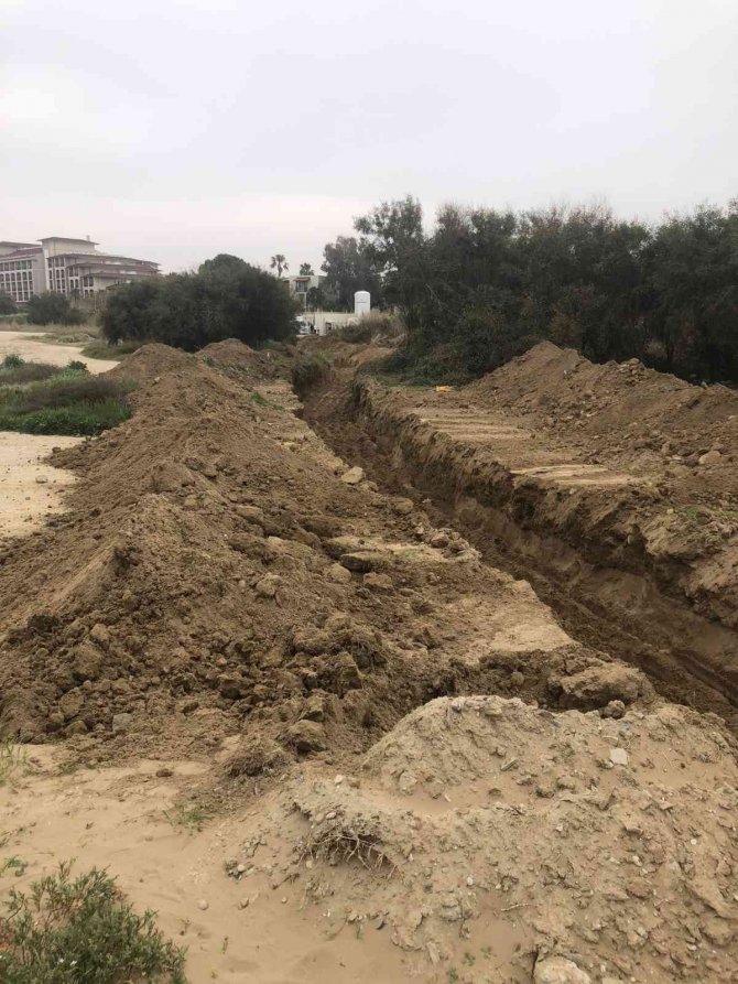 Plaj Alanı Açmak İçin Dere Yatağını Değiştirdiler