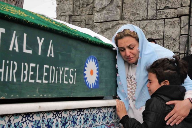 Türkiye’yi Yasa Boğan Mahra’nın Öğretmeni Konuştu: “Çalışkanlığı Ve Kişiliği İle Dört Dörtlük Bir Öğrenciydi”