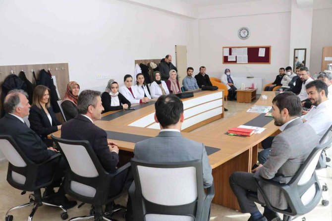 Aslan, Öğretmenlerin Taleplerini Dinledi