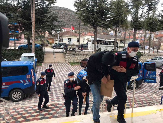 Bilecik’te Jandarmanın Yakaladığı 4 Hırsız Tutuklandı